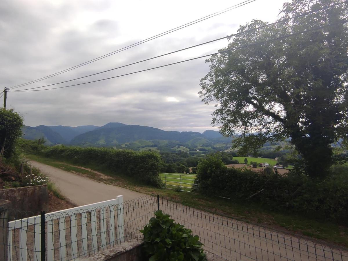Gite Des 3 Arbres Aramits 外观 照片